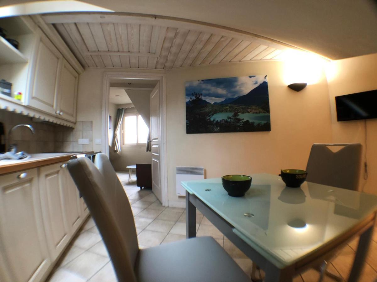 Logement Atypique Avec Vue Unique Panoramique Sur Le Lac D'Annecy, Dans Une Residence Avec Plage Et Ponton Privee Sur La Commune De ดูแอ็งต์ ภายนอก รูปภาพ